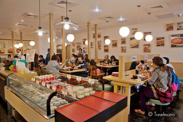Free and open seating at Maidoi Ookin Shokudo 大安森林食堂的形式是開放式自由座