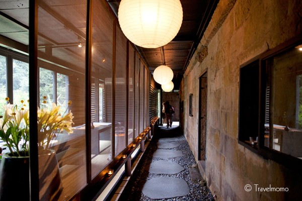 The decoration and atmosphere of Shi Yang Restaurant make it a wonderful getaway place from Taipei. 食養山房環境氣氛都有世外桃源的感覺。