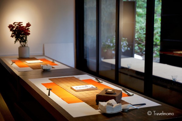 Shi Yang Restaurant has two floors and partitioned to accommodate different number of guests per group, from two to a maximum of around 24. 食養山房樓高兩層，分開很多隔間，提供適合兩位至最多約24人的私人用餐環境。
