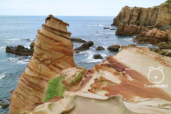 The swirling rock tower at Nanya Peculiar Rocks. 南雅奇石的石塔