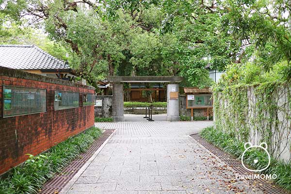 The entrance of the memorial hall. 設治紀念館的入口。
