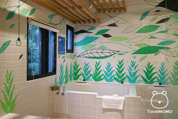 Rooms with paintings by artists 藝術家畫不同主題的房間