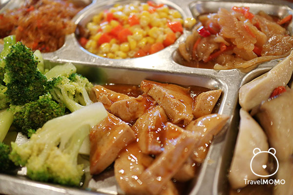 Organic vegetarian food at the restaurant of Mt Taiping 太平山的有機菜