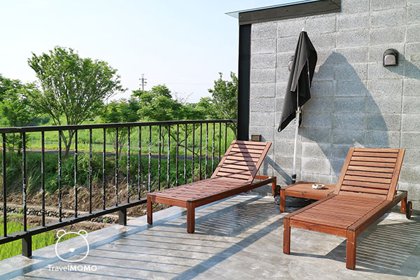 Kmage's balcony on the first floor 影樓的一樓大陽台
