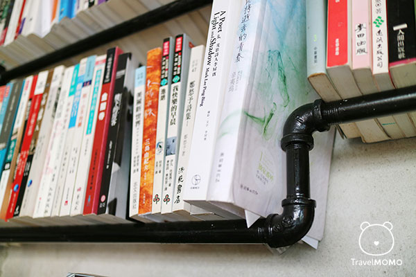 Bookselves in Kmage 影樓的書架