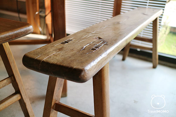 Close up of the wooden bench 木長凳的特寫