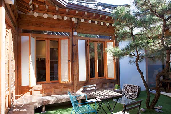 Patio at LN Cafe 咖啡店的小天井