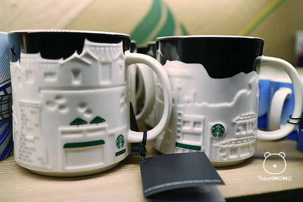 Starbuck logo in Famille Station 韓國第800間星巴克