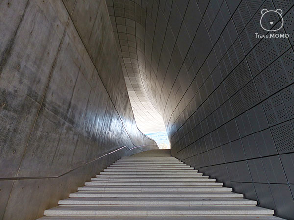 Dongdaemun Design Plaza (DDP) in Seoul 首爾東大門設計廣場
