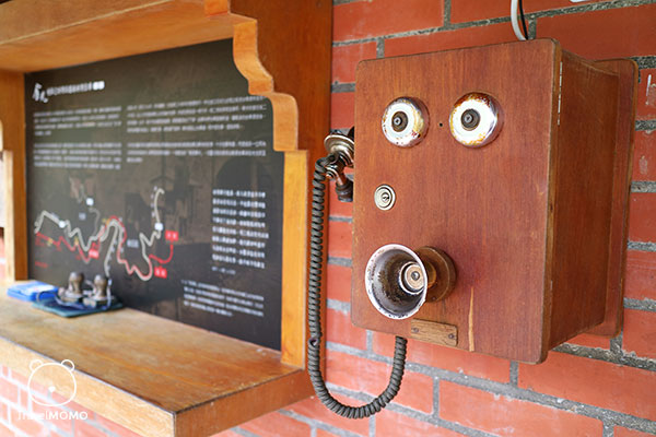 Old phone in New Taipei City Gold Museum 新北市黃金博館的舊電話
