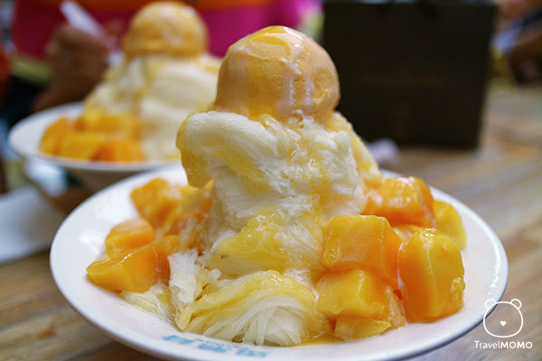 Mango shaved ice. 芒果雪花冰