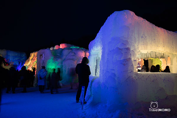Lake Shikotsu Ice Festival. 支笏湖冰濤節。