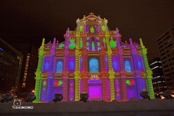 Laser show of the Ruins of St. Paul at 2016 Sapporo Snow Festival. 2016 札幌雪祭澳門牌坊雪像燈光表演