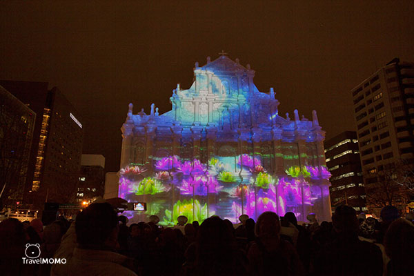 Laser show of the Ruins of St. Paul at 2016 Sapporo Snow Festival. 2016 札幌雪祭澳門牌坊雪像燈光表演