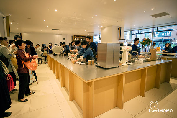 Blue Bottle Coffee in Shinjuku 新宿「藍瓶咖啡」