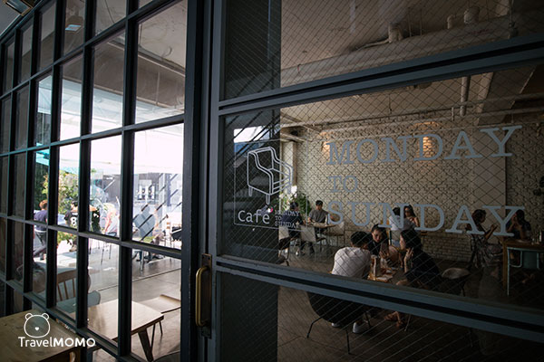 Monday to Sunday cafe in Gangham