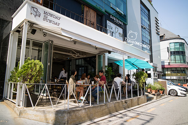 Cafe Monday to Sunday