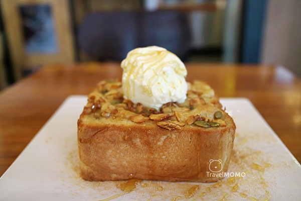 Rice cake toast with ice cream