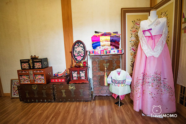 Yoon Hye Yong Hanbok