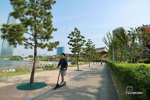 Enjoying the Songdo Central Park