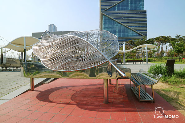 Grand piano at Incheon Songdo Central Park