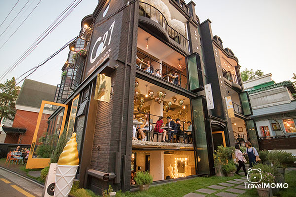 C27 Cafe in Sinsa Dong Garosu-gil