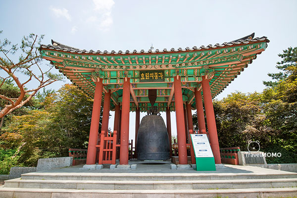 Hyowon's Bell on the top of Mount Paldal 八達山頂孝園敲鐘