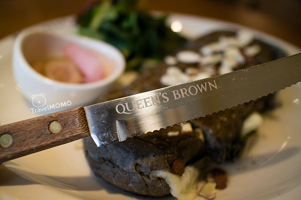 Queen's Brown cafe in Busan