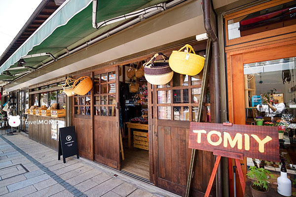 Nawate Dori (Frog Street) 繩手町