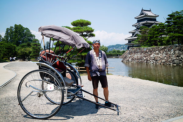 Rickshaw at Matsumoto Castle 松本城人力車